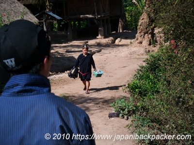 ラオスの民族衣装の女性