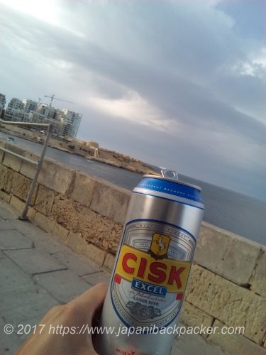 マルタ島の海とビール