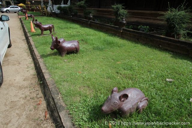 動物の像