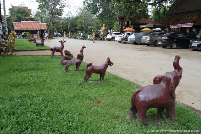 動物の像