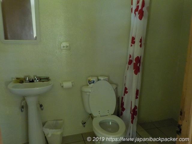 エネコ島のバンガローのトイレ