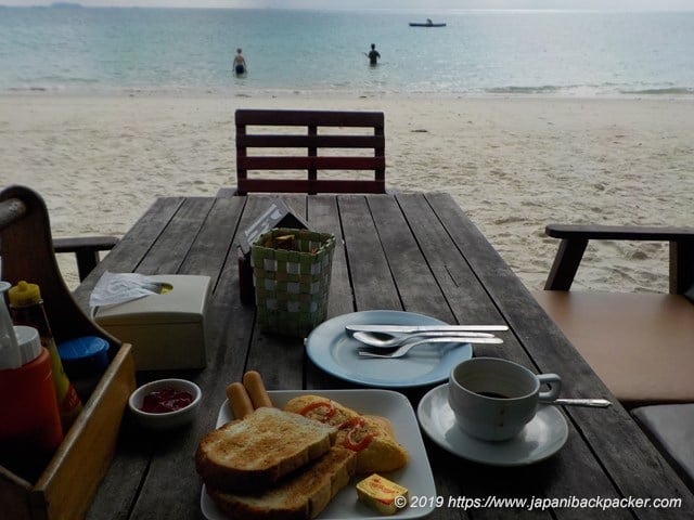 サメット島の朝食