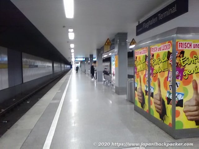 デュッセルドルフ空港ターミナル駅のホーム