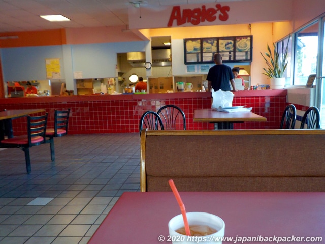 ポンペイ島コロニアのAngie's Fast Food