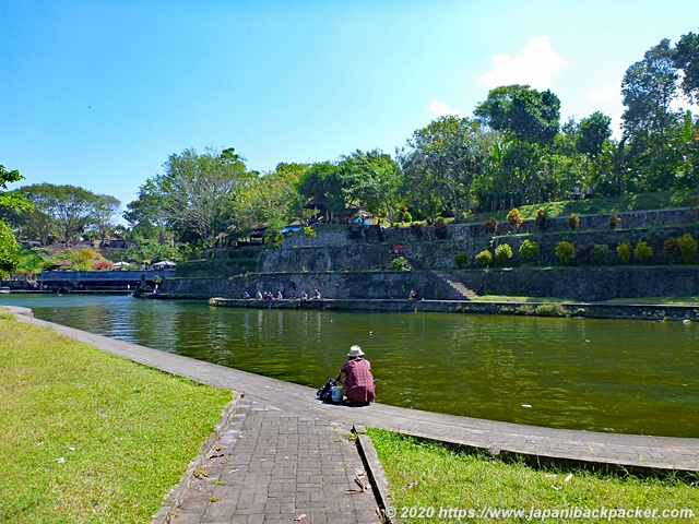 ナルマダ離宮 Taman Narmada