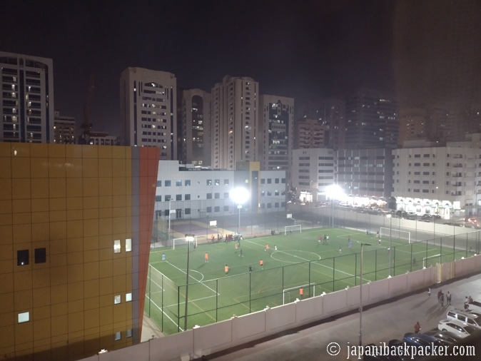 夜のサッカー アブダビ 