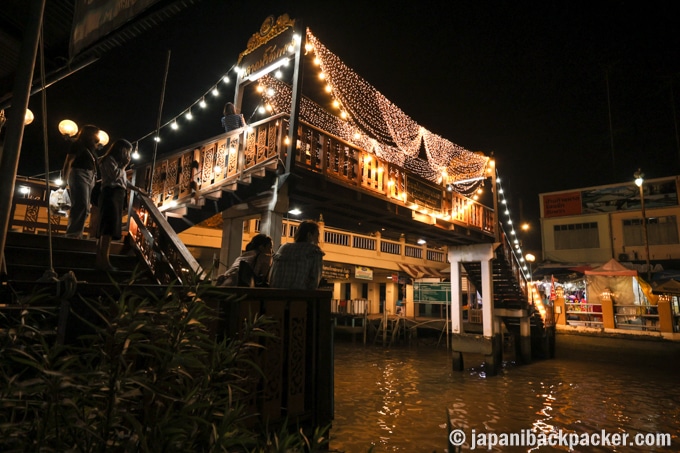 アンパワー水上マーケット　運河　橋