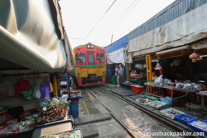 メークロン市場の列車