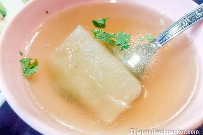 カオマンガイについている大根スープ