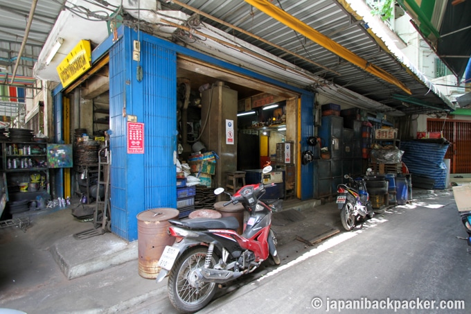 タラートノイ　散策　工場