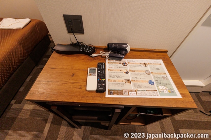 京都 シティガーデンズホテル　机と椅子