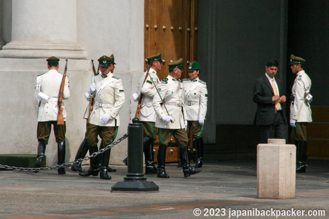 チリ・サンティアゴ、大統領官邸の交代式