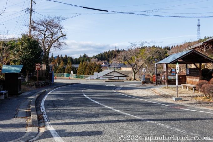 馬籠宿の陣場バス停