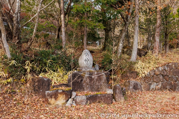 馬籠宿の池の水神