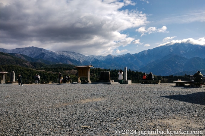 陣場上展望台から見える恵那山