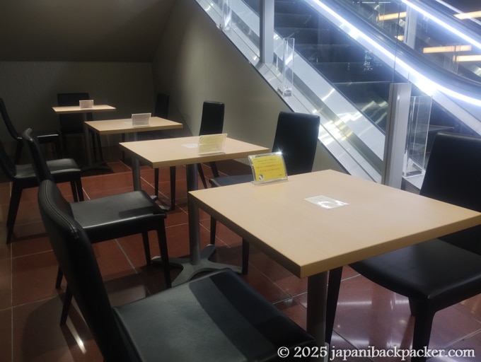チューブ スクエア宿泊者専用テーブル セントレア