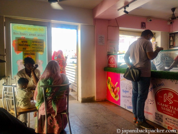 Kanchan Shri Icecream Hanuman Circleの店内