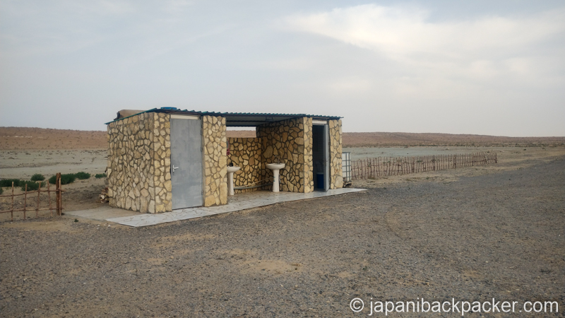 トルクメニスタン、ダルヴァザのキャンピングサイトのバスルーム