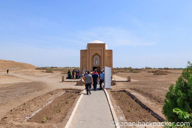 クニャ・ウルゲンチ、アロー・ピーク廟