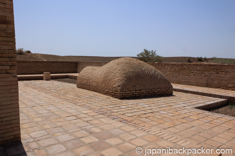 クニャ・ウルゲンチ、イル・アルスラン廟の墓