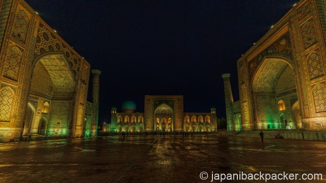 夜のレギスタン広場