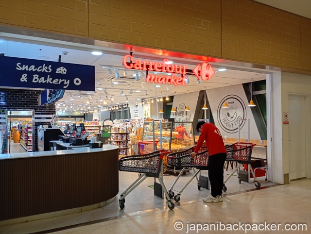 チンギスハーン国際空港のカルフール