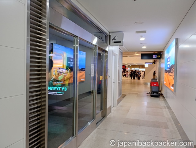 チンギスハーン国際空港の喫煙所