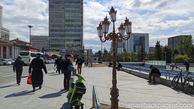 スフバートル広場のバス乗り場